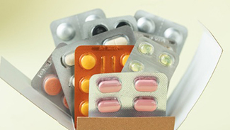 BD promotional graphic with Chinese text and glowing syringe illustration